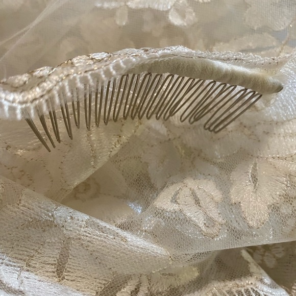 Brides & Hairpins Florentine 108” cathedral Veil